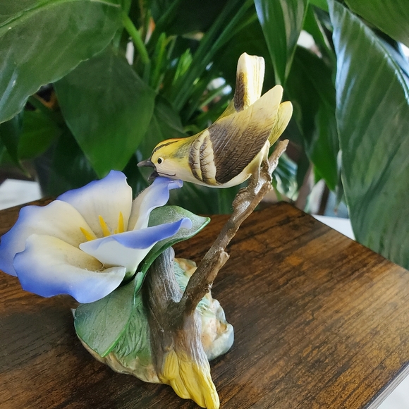 Sadek Bird on Flower Figurine - Picture 7 of 15